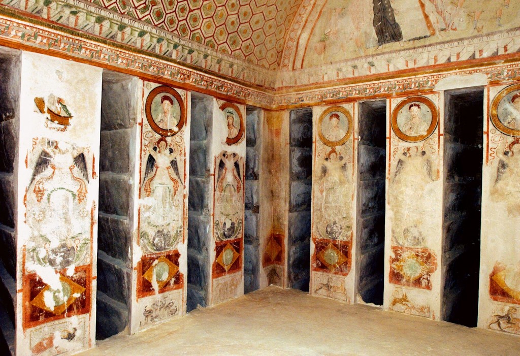 Interior de la tumbas de la necrópolis.